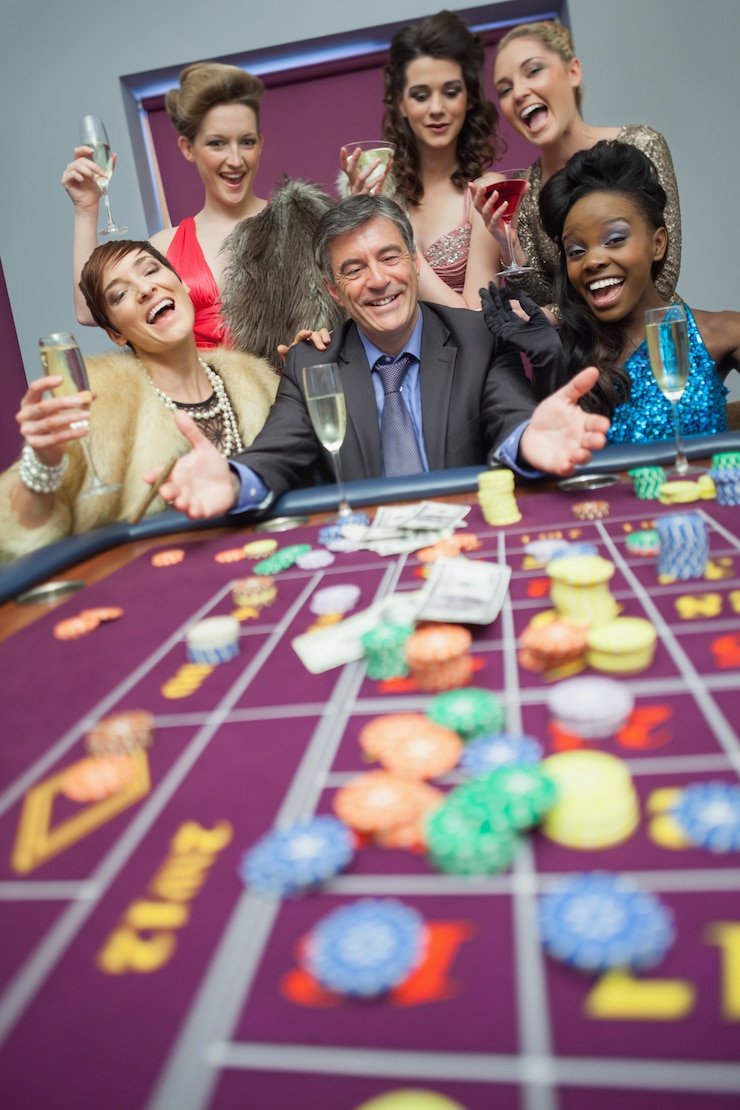 Baccarat betting interface showing Player, Banker, and Tie options on lunatoto login